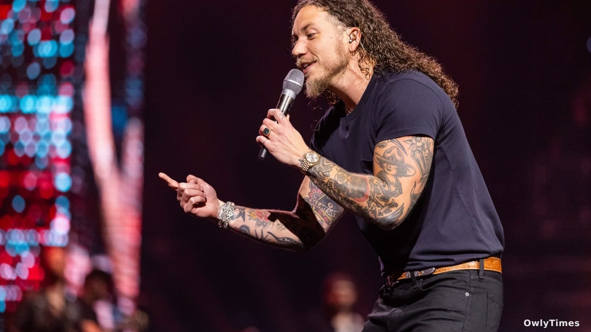 Country's Faith Shift: Lake, Jelly Roll & the Revival's Impact