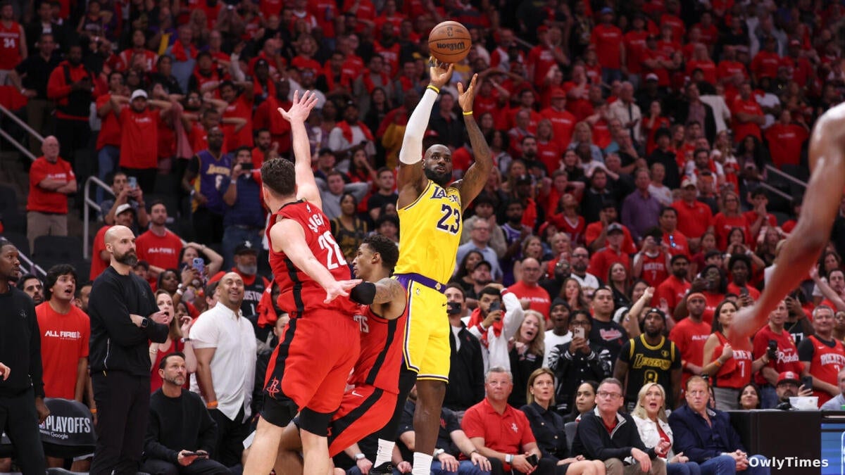 LeBron James Hits Late Three to Give Lakers 3-0 Lead Over Rockets