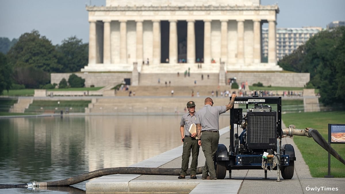 Lincoln Memorial pool drained again amid troubled renovation delays