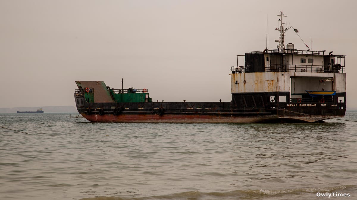 IRGC Seizes Two Tankers in Strait of Hormuz to Pressure Cease-Fire