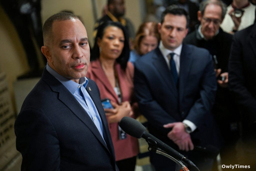 Jeffries' Iran Vote: A GOP Rift & Power Shift in Congress?