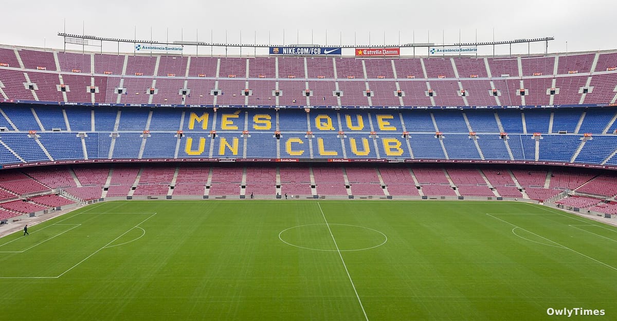 Barcelona fans display massive mosaic at Camp Nou for El Clásico