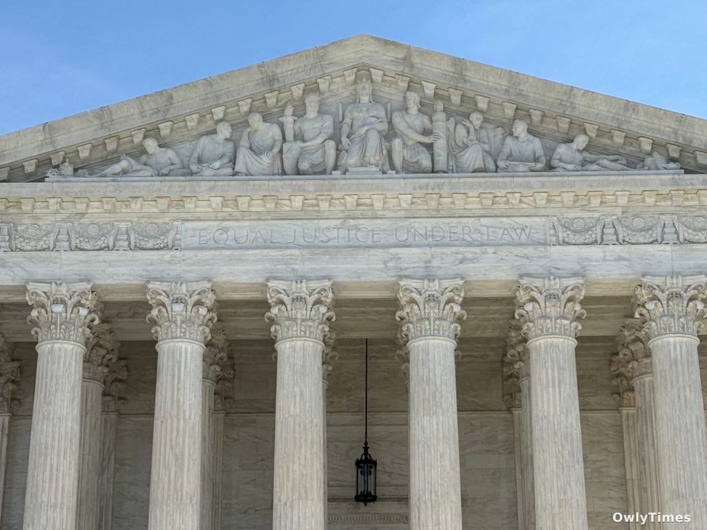 Verizon and AT&T Challenge FCC Authority in Supreme Court Case