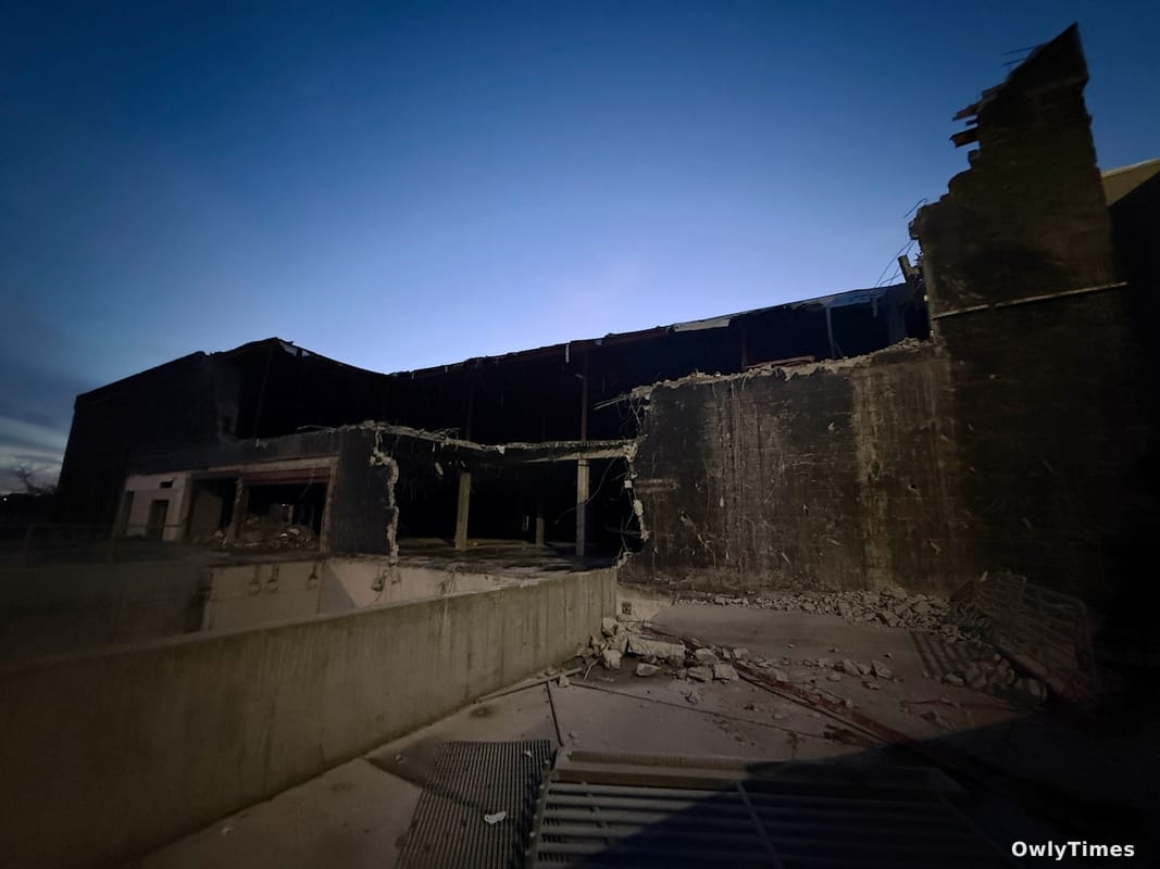 Washington Square's Shift: The Sears Impact & Mall Future