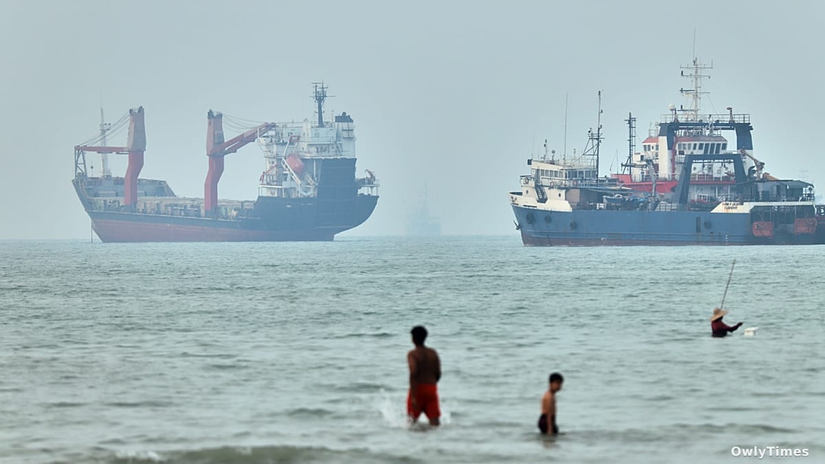 Oil prices drop below $93 as US and Iran pause Strait of Hormuz strike
