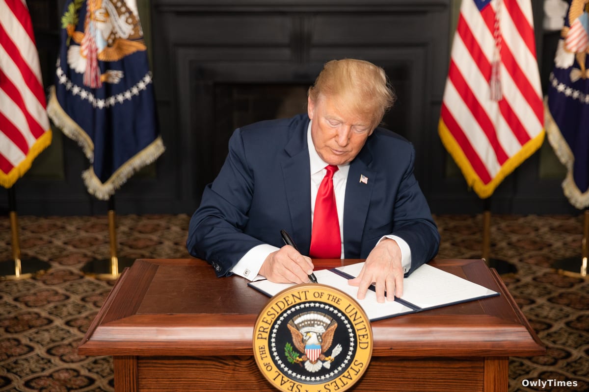Beijing Orders Firms to Ignore US Sanctions Amid Banking Standoff