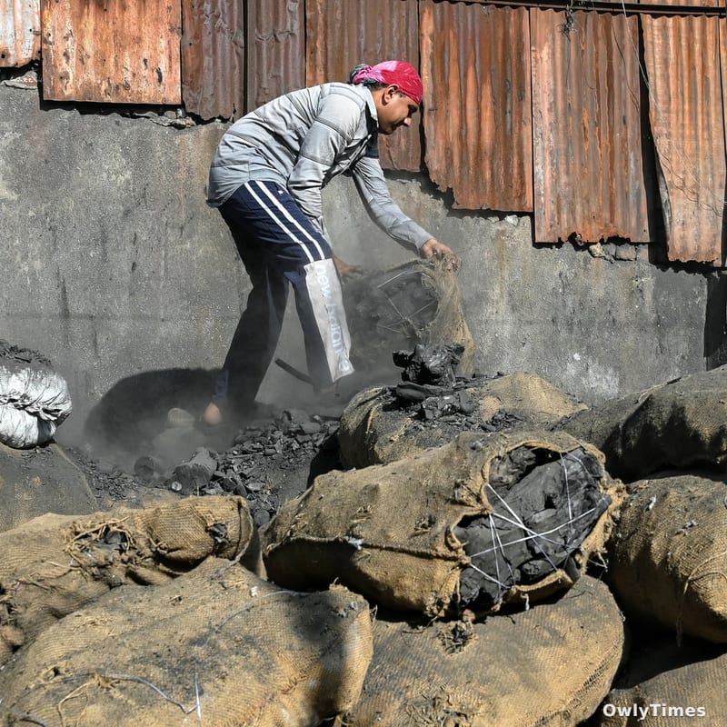 Coal's Comeback: Carter-Era Echoes & Energy Stakes Analysis