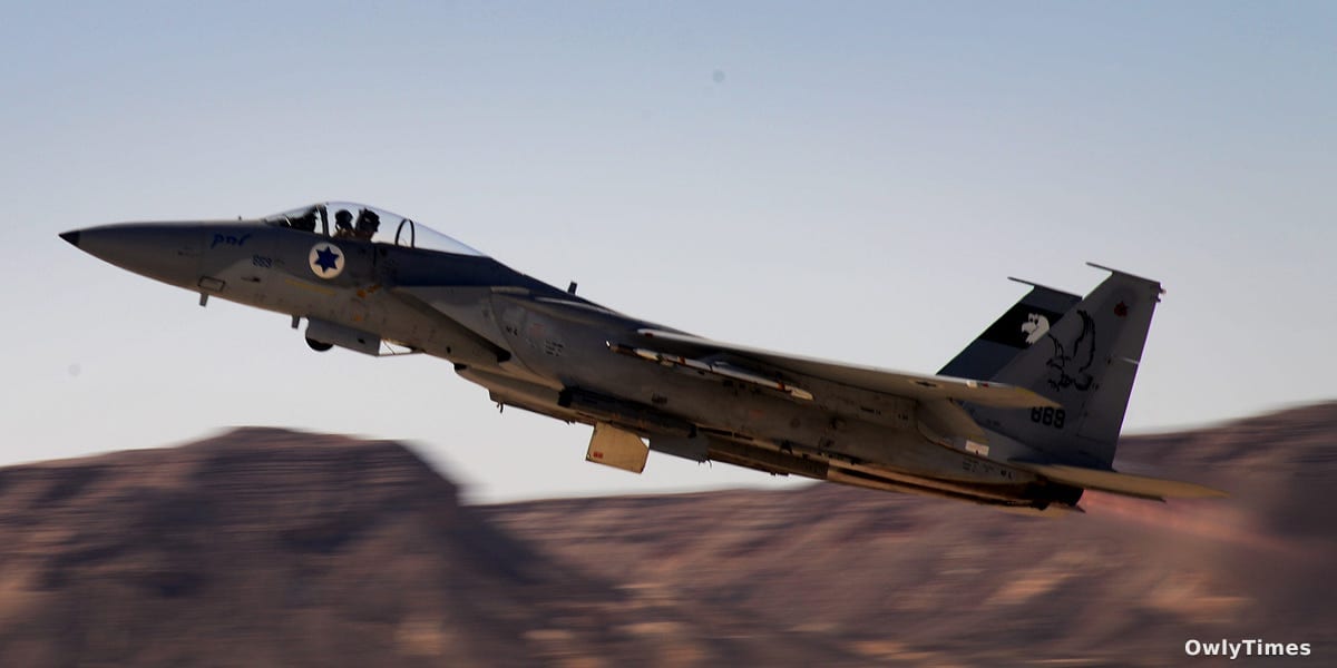 Iran Strikes: Trump's Gamble & Regime Change Stakes